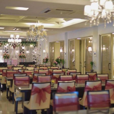 Hotel Gajahmada Понтіанак Екстер'єр фото