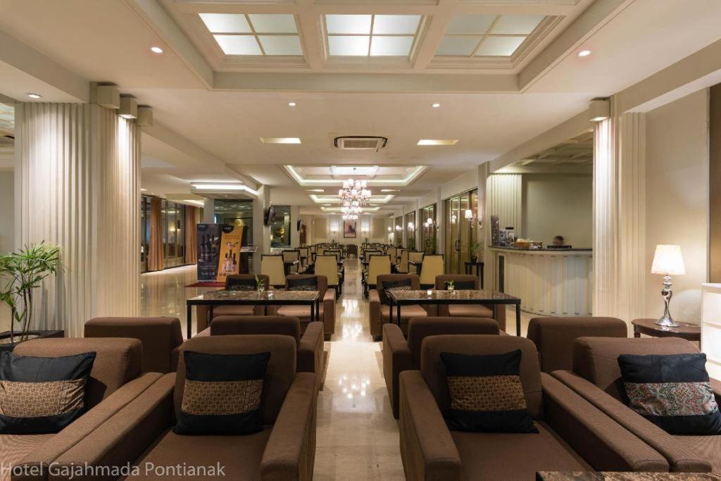 Hotel Gajahmada Понтіанак Екстер'єр фото