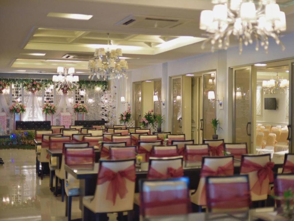 Hotel Gajahmada Понтіанак Екстер'єр фото