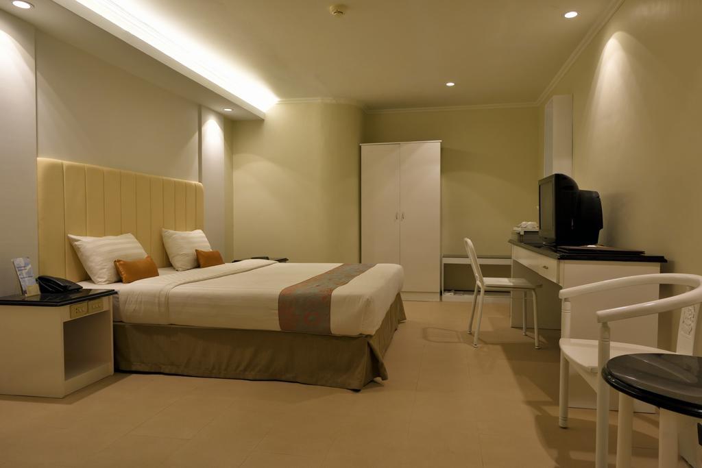 Hotel Gajahmada Понтіанак Екстер'єр фото